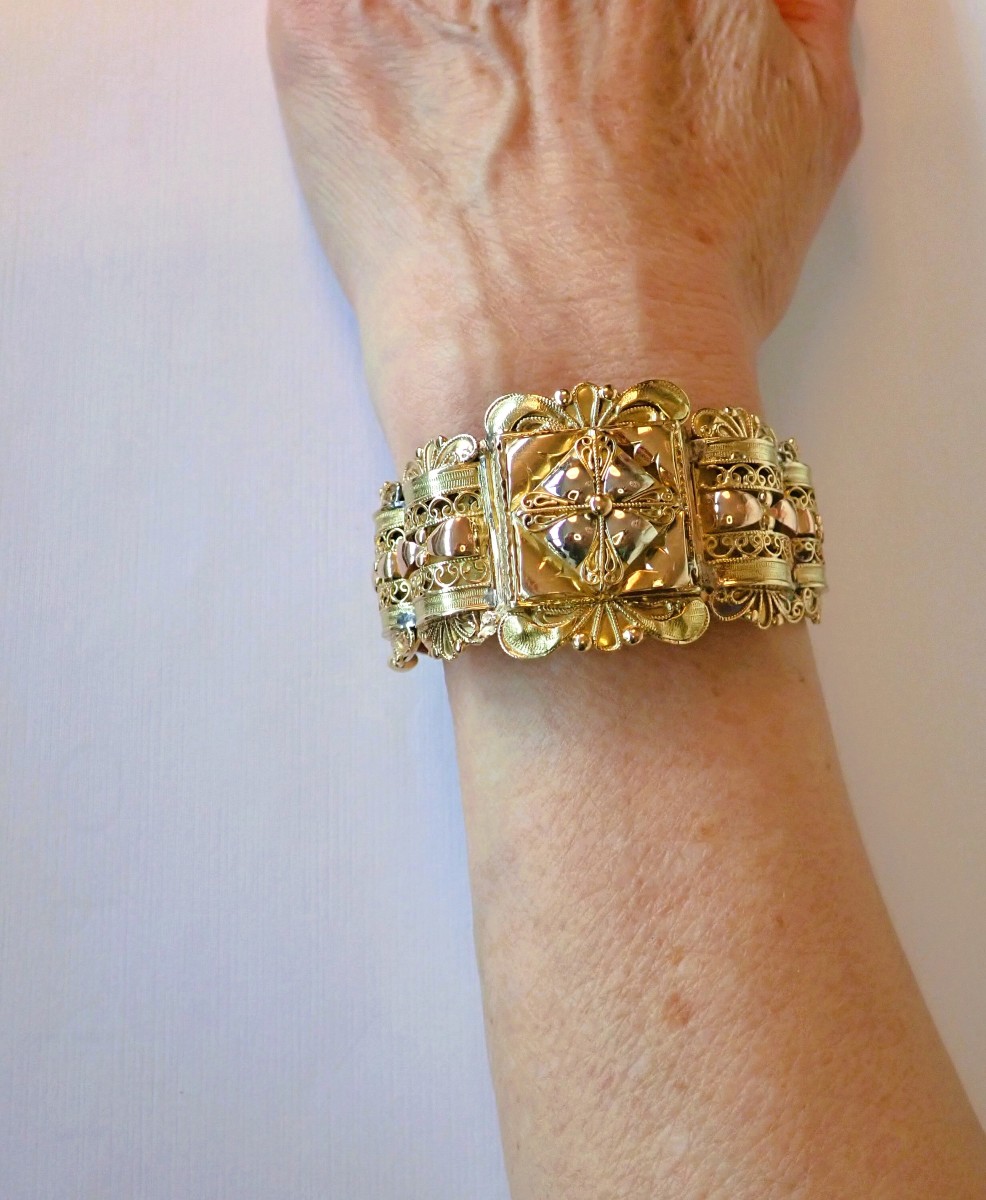 Articulated Bangle Bracelet In 18-karat Three-tone Gold With Filigree Work-photo-4