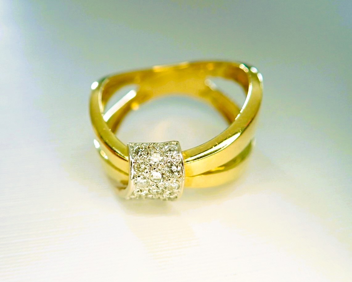 Vintage 18-carat Gold Ring Set With Diamonds