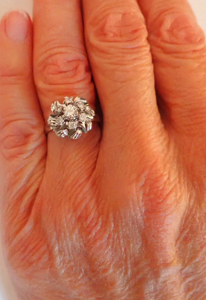 Bague marguerite diamants or blanc 18 carats