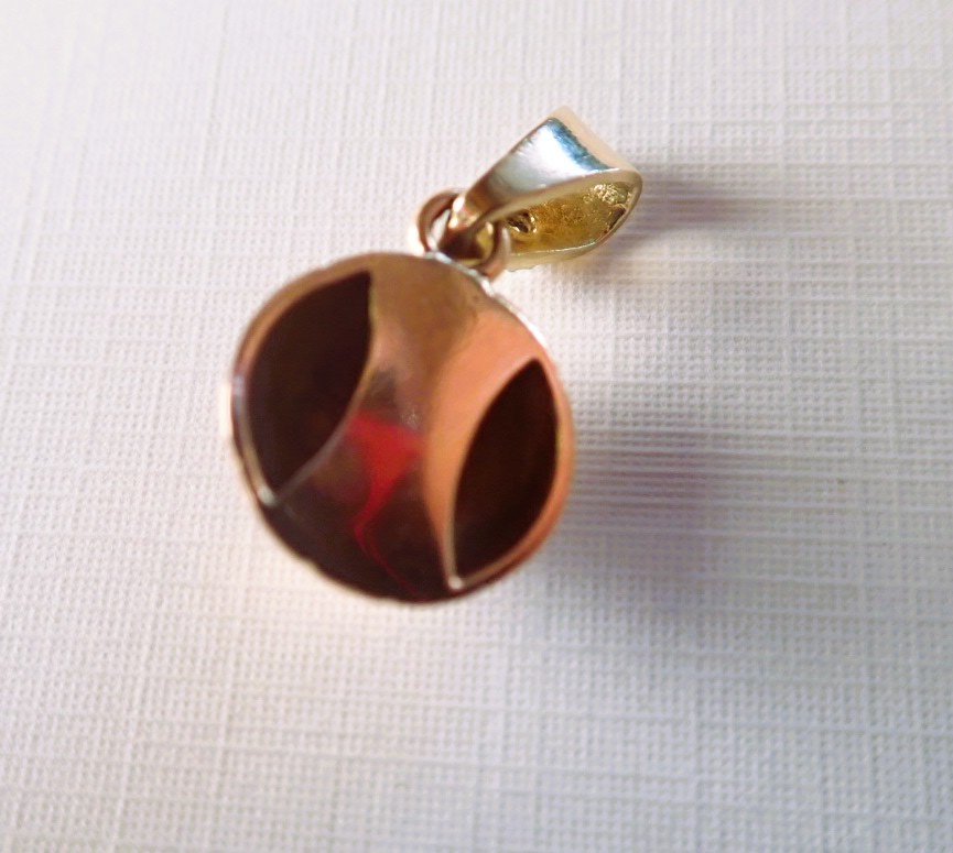 Pendentif or 18 carats ballon de foot serti de diamants -photo-2