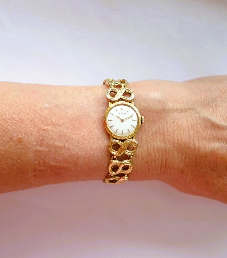 Nivada 18-carat Gold Necklace And Watch Set-photo-2