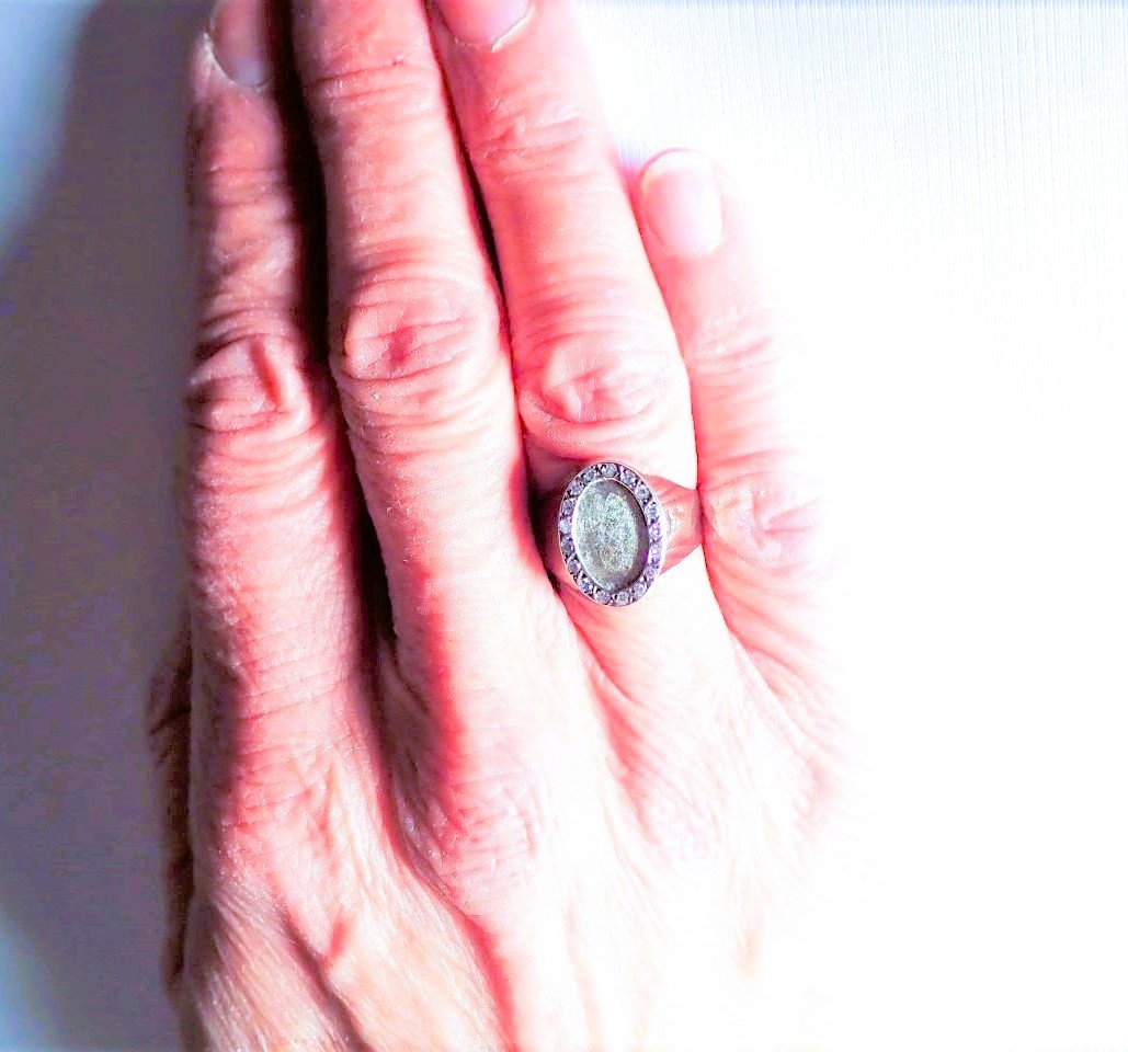 Signet Ring Set With Diamonds In 18-carat White Gold-photo-3