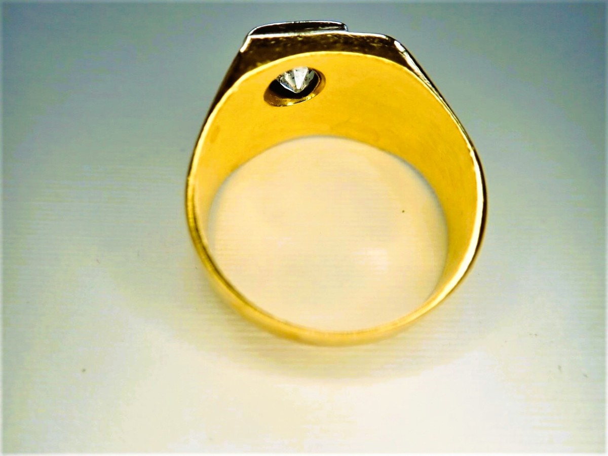 Gold Signet Ring Set With A Diamond, 18-carat Gold-photo-3