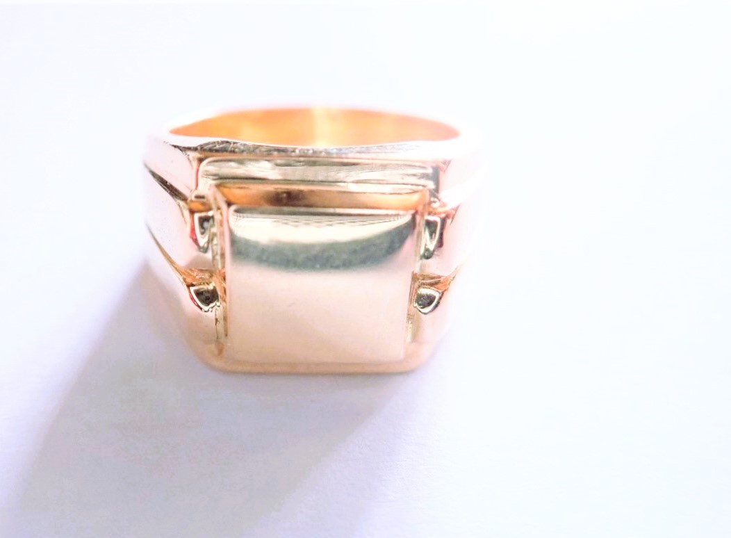 Solid 18-carat Gold Signet Ring -photo-3