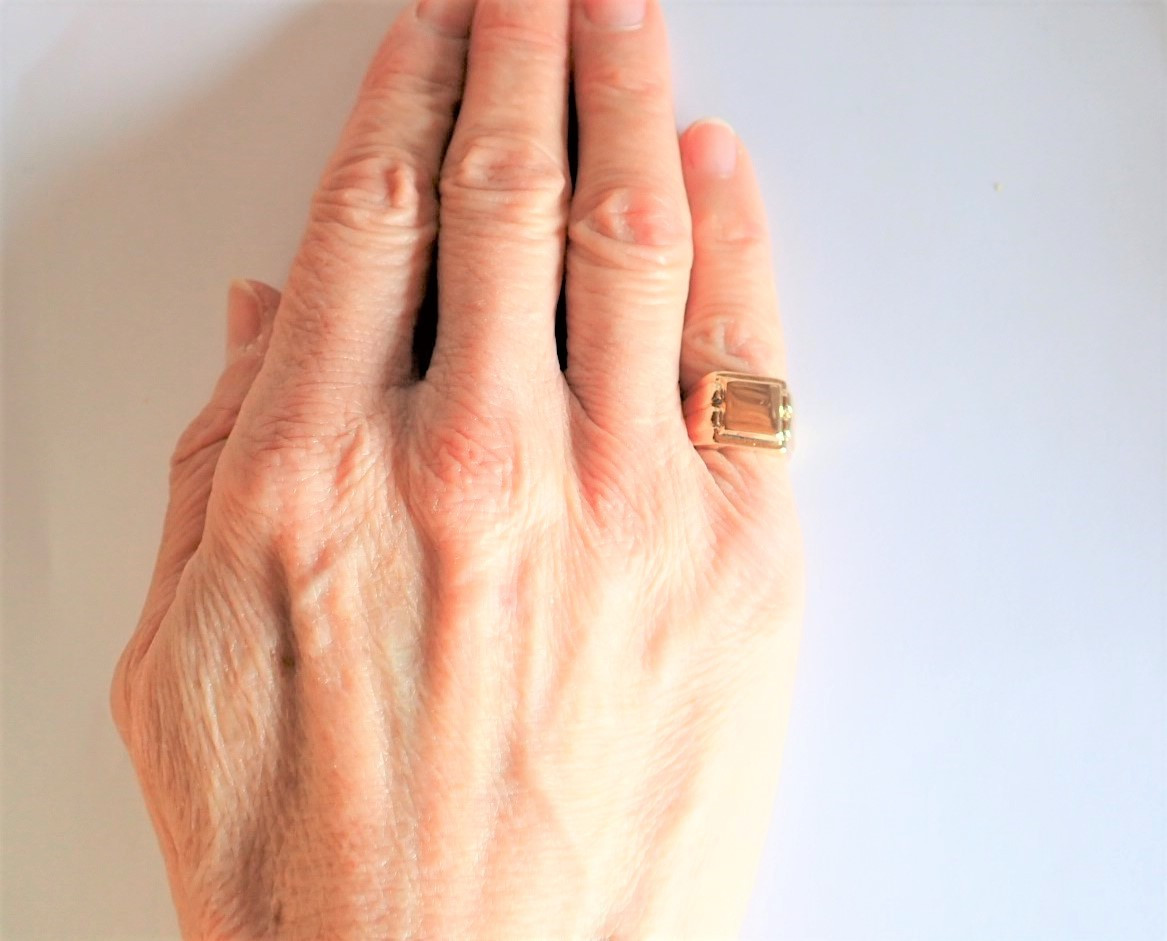 Solid 18-carat Gold Signet Ring -photo-4