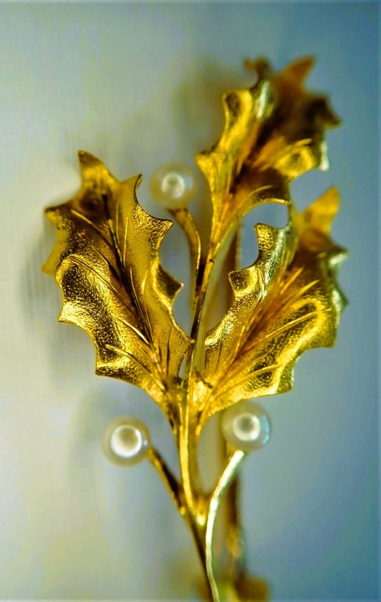 18-carat Gold Holly Branch Brooch  -photo-3