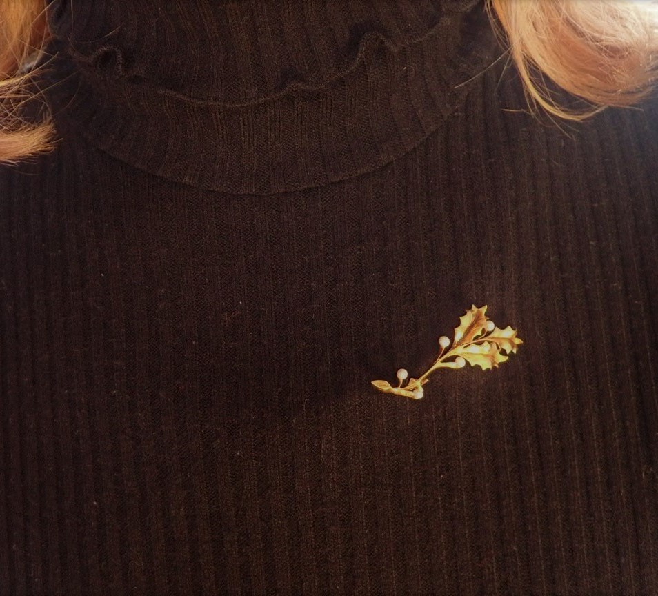 18-carat Gold Holly Branch Brooch  -photo-4