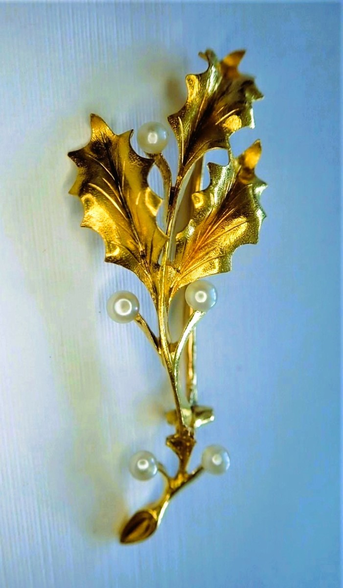 18-carat Gold Holly Branch Brooch  