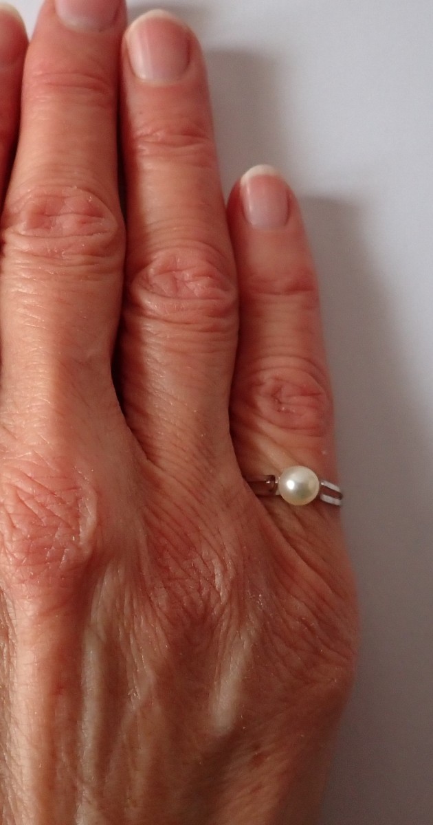 18-carat White Gold Ring Set With A Pearl-photo-2