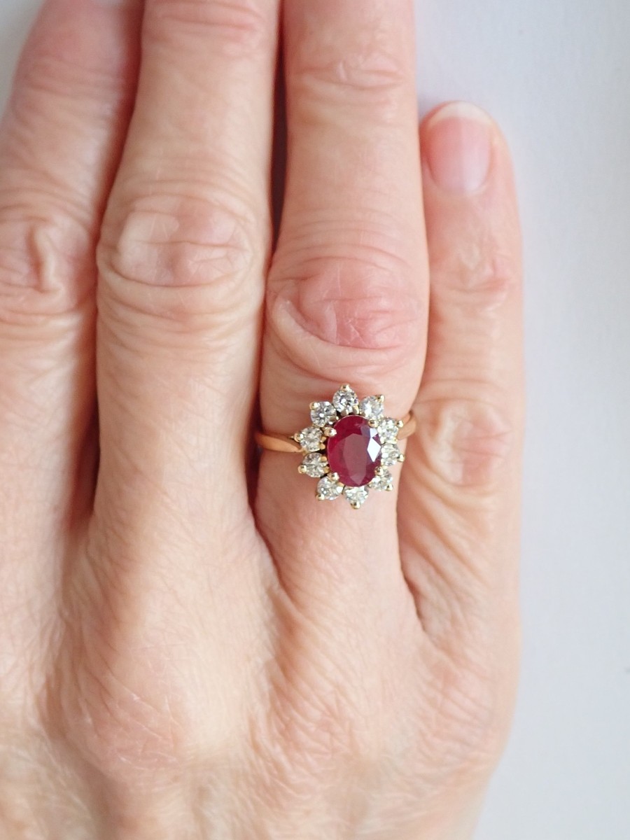 Daisy Ring With Rubies And Diamonds In 18-carat Gold-photo-1