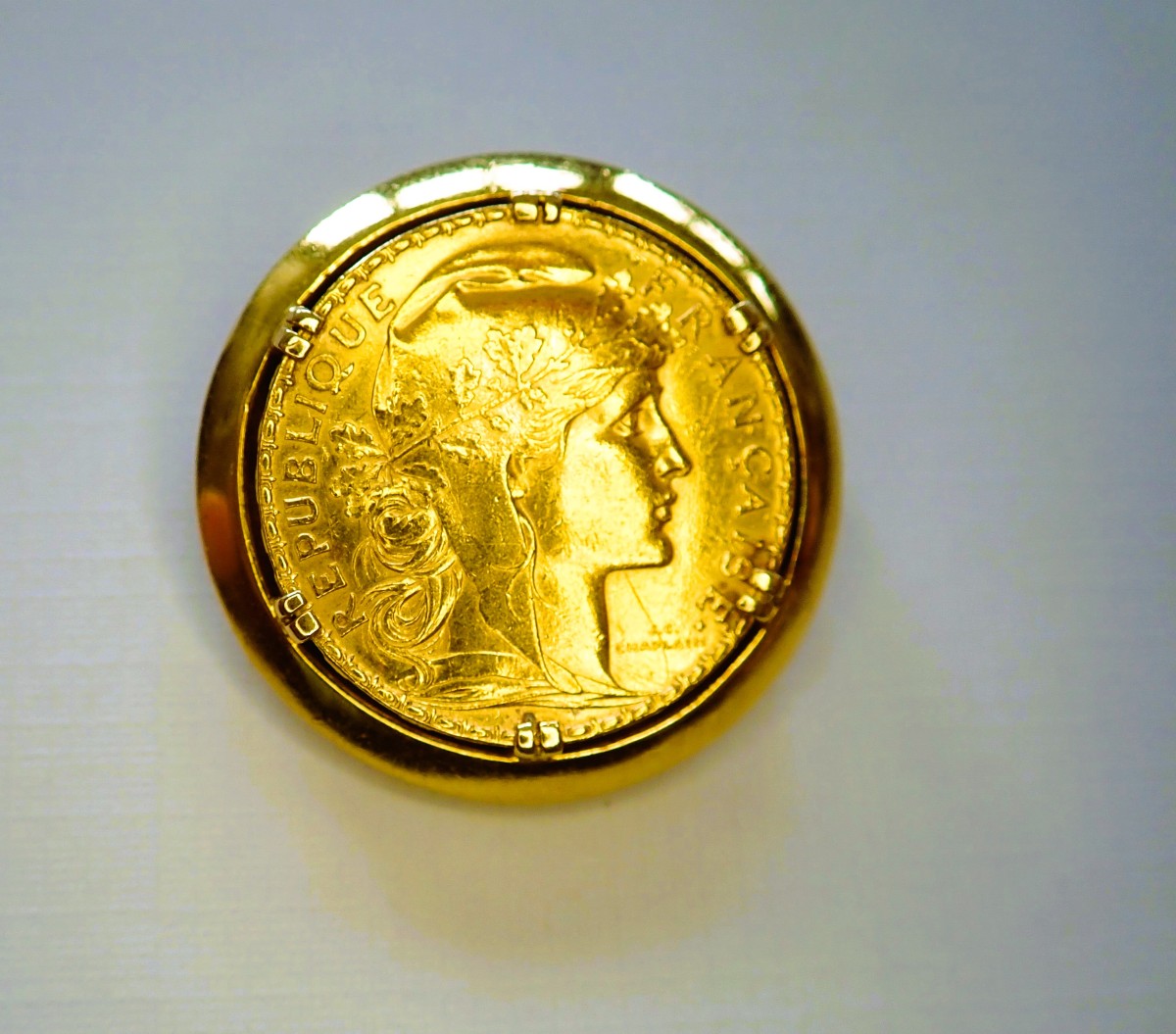 Broche or 18 carats 20 francs coq Marianne