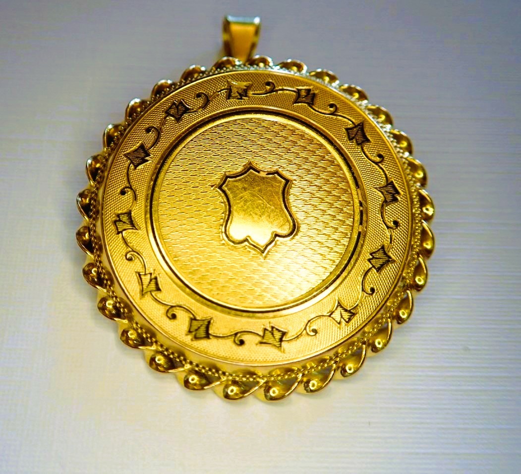 Napoleon III 18-carat Gold Pendant And Brooch 