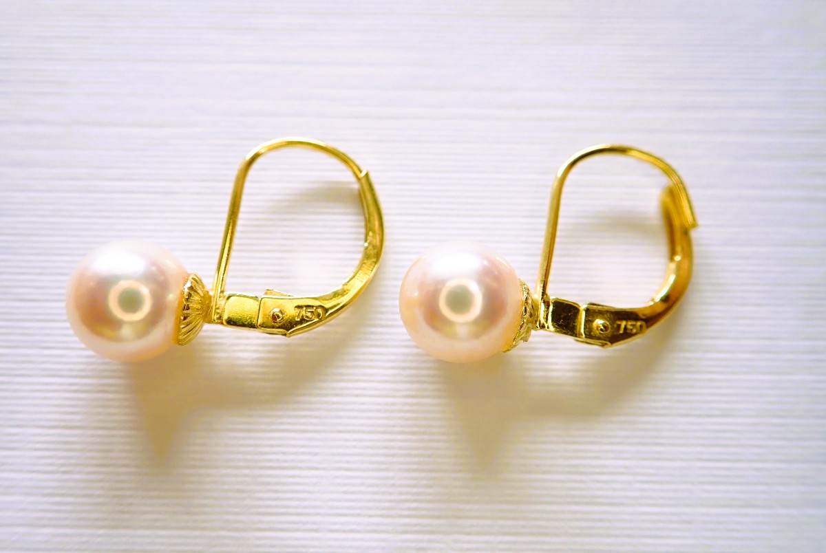 Paire de boucle d'oreille or18 carats perles 6,5mm or 18 carats