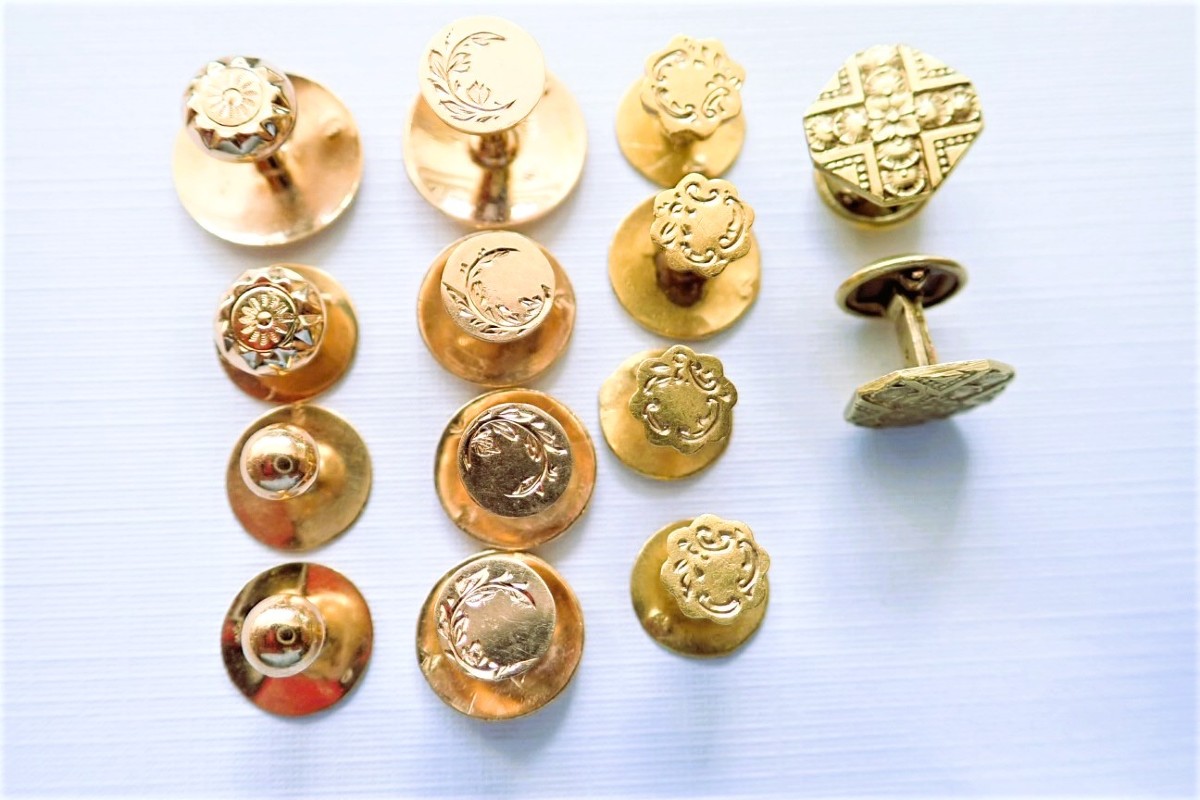 Boutons de cols et de plastrons Napoleon III  or 18 carats