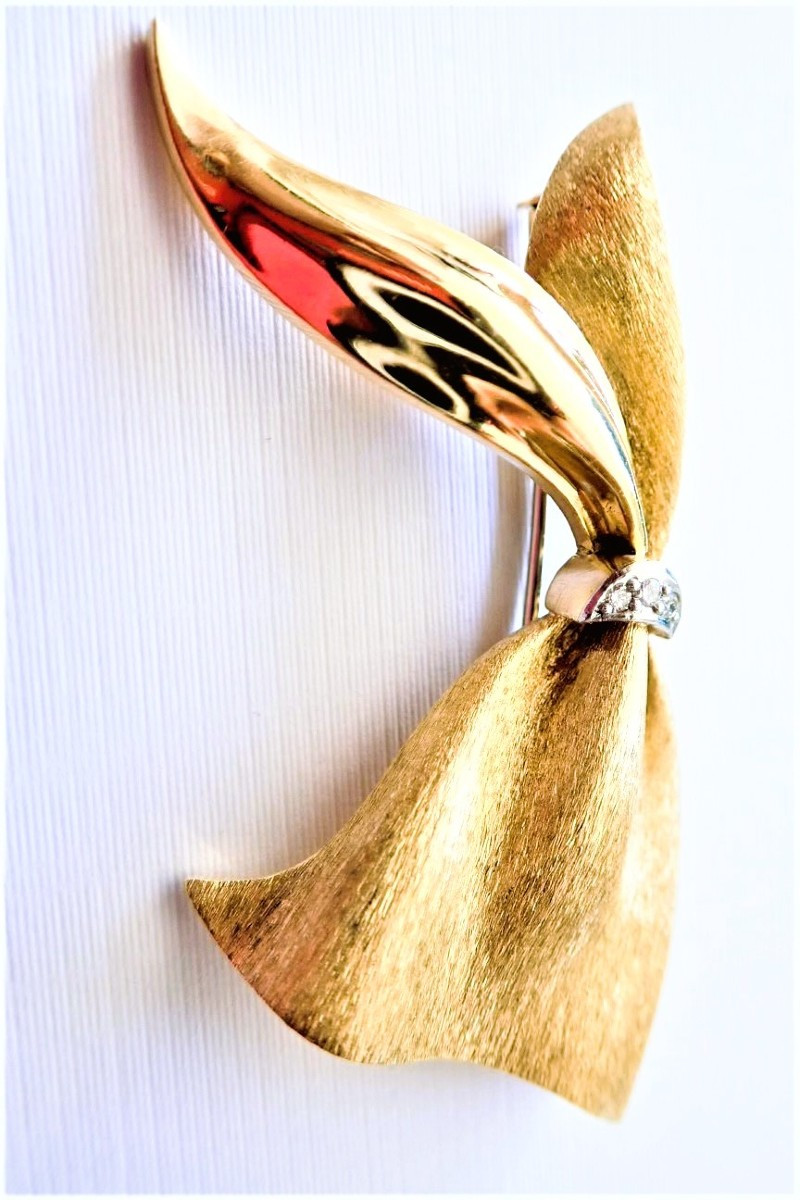Broche ruban sertie de diamants en or 18 carats-photo-2
