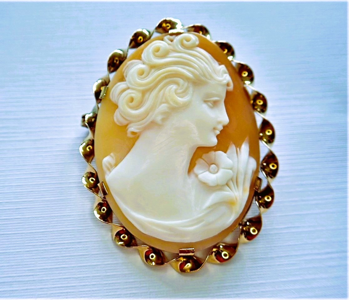 18-carat Gold Cameo Pendant And Brooch