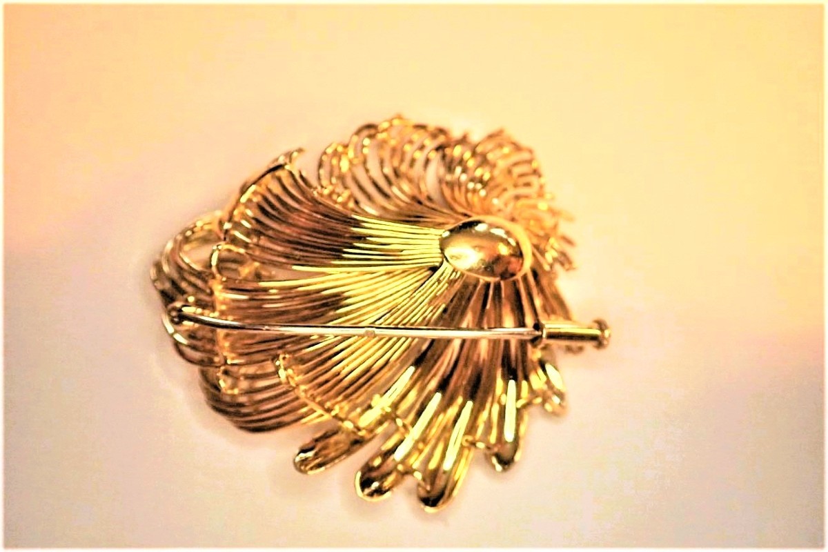 Broche diamants et saphirs en or 18 carats-photo-3