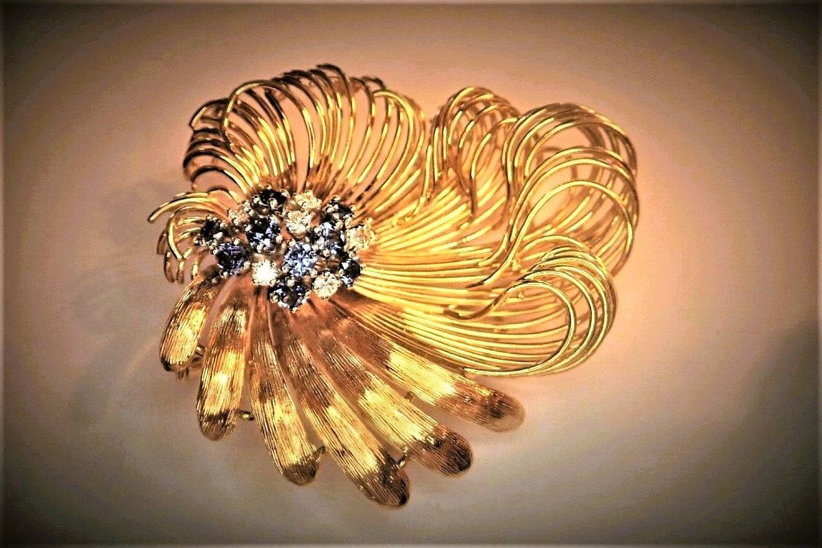 Broche diamants et saphirs en or 18 carats