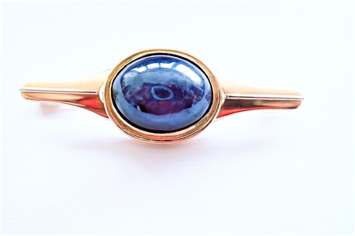 Brooch Set With A Cabochon-cut Sapphire In 18-karat Gold-photo-4