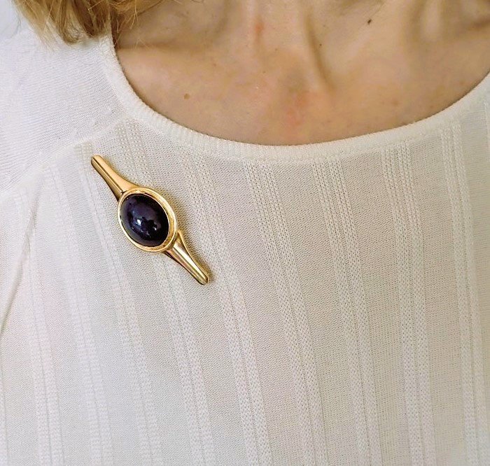Brooch Set With A Cabochon-cut Sapphire In 18-karat Gold