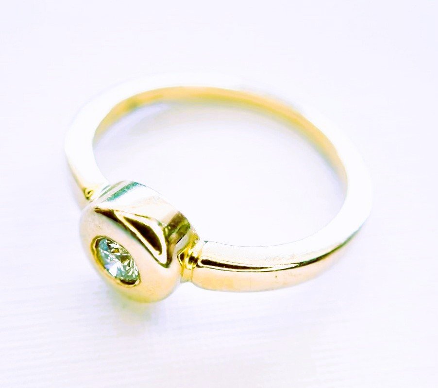 18-karat Gold Band Ring Set With A Diamond