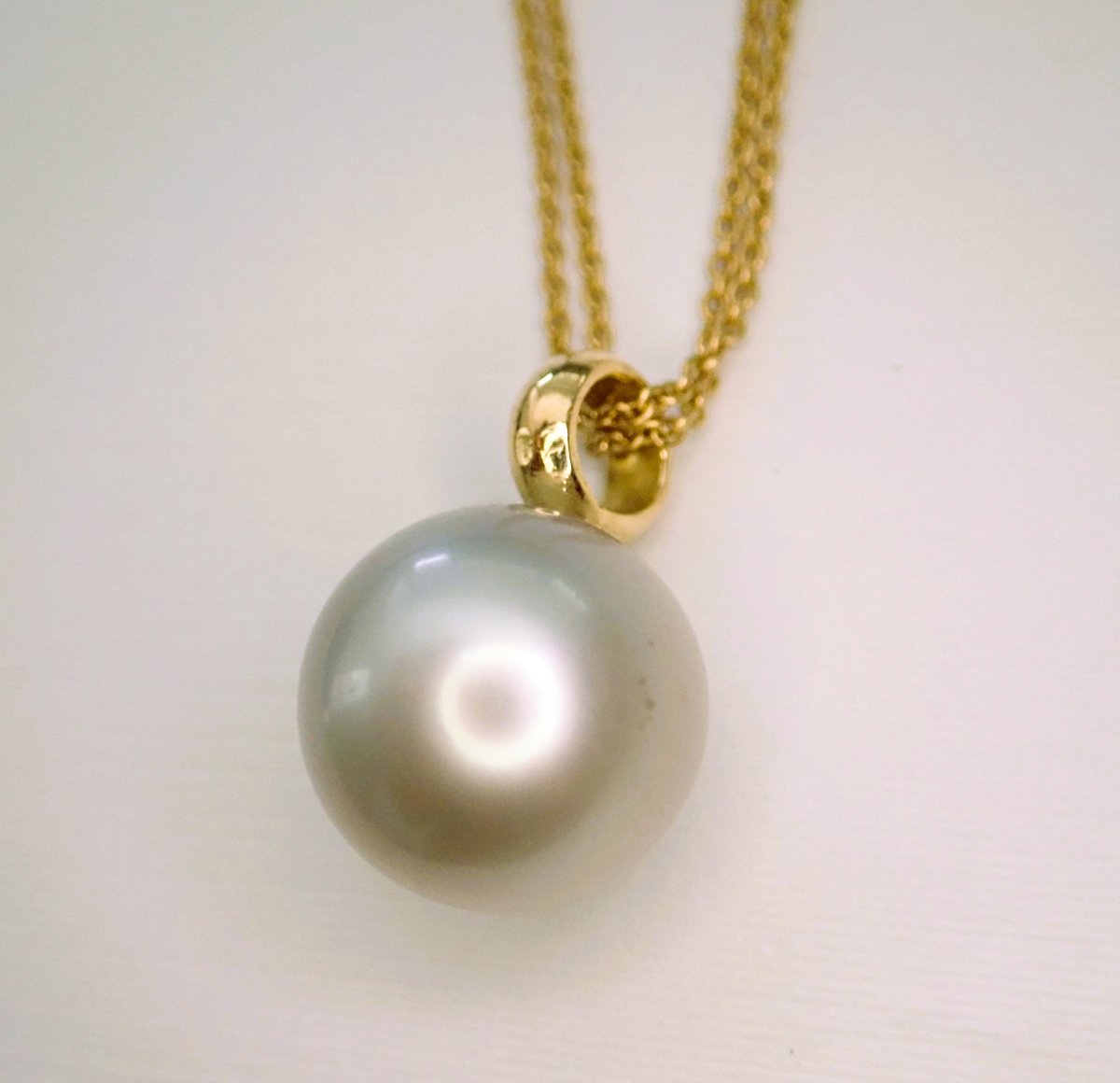 12mm Tahitian Pearl Pendant With An 18-karat Gold Bail-photo-2