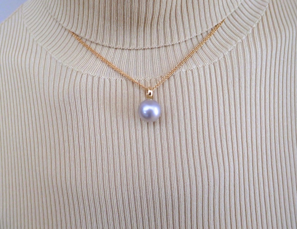 12mm Tahitian Pearl Pendant With An 18-karat Gold Bail