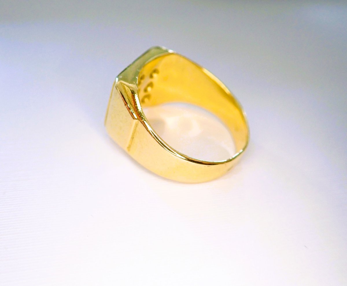 Solid 18-karat Gold Signet Ring Set With Diamonds-photo-4