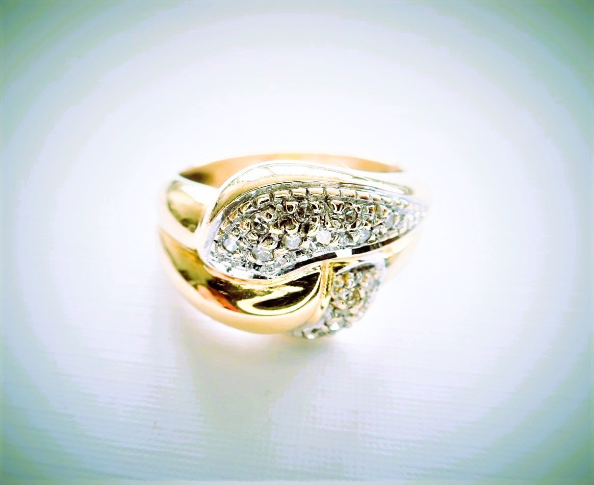 Bague godrons or 18 carats sertie de diamants