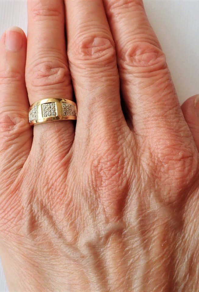18-karat Gold Band Ring Set With Diamonds-photo-3