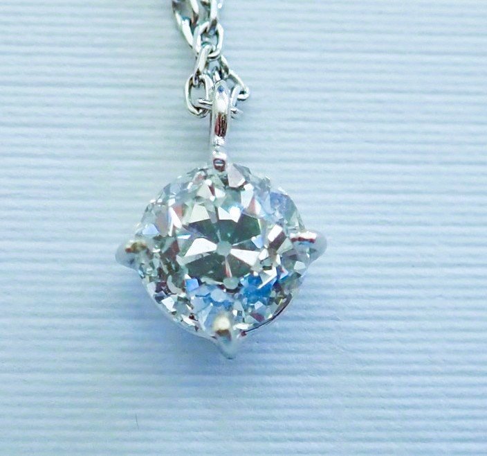 1-carat Diamond Pendant With An 18-karat White Gold Chain-photo-2