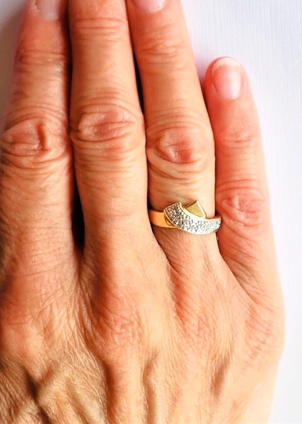 18-karat Gold Ribbon Ring Set With Diamonds-photo-3