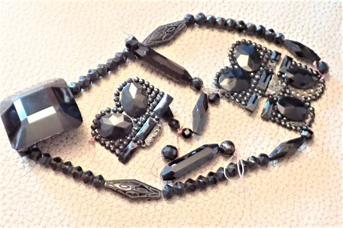Art Deco Jet Bead Necklace-photo-4