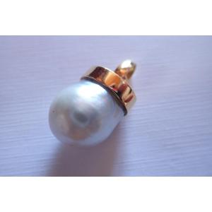 Tahitian Pearl Pendant With 18 Carat Gold Setting