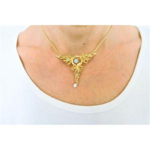 Pendant Set With Opals With Its 18-carat Gold Chain