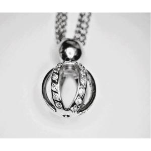 Pendentif avec sa chaine  or blanc 18 carats serti de diamants