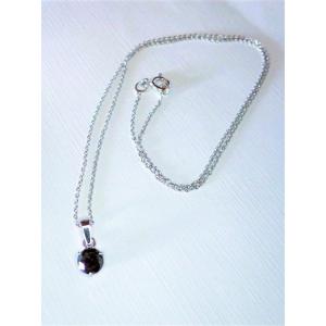 Pendentif diamant noir avec sa chaine en or blanc 18 carats