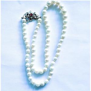 7–10 Mm Pearl Necklace, 52 Cm, With An 18-karat White Gold Clasp Set With Rubies And Diamonds
