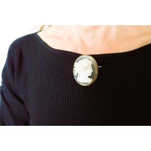 Large Agate Cameo Brooch Set In 18-karat Gold