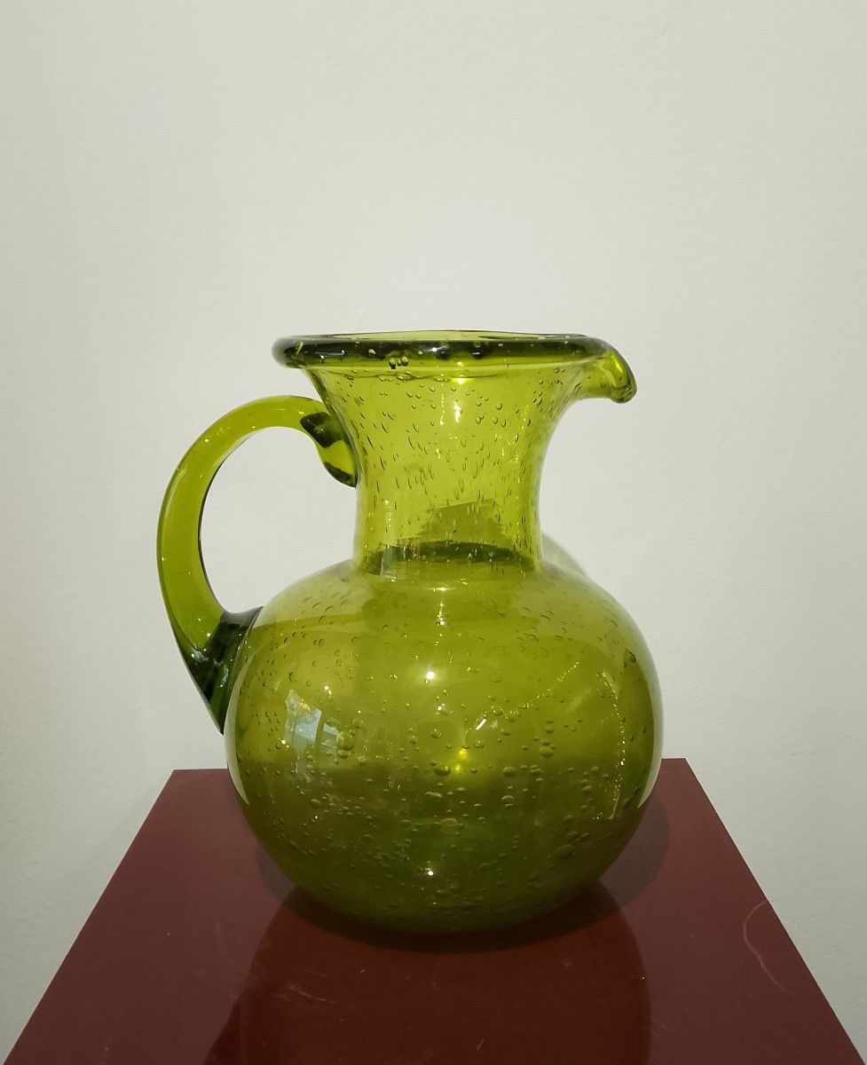 Grand pichet en verre de Biot.