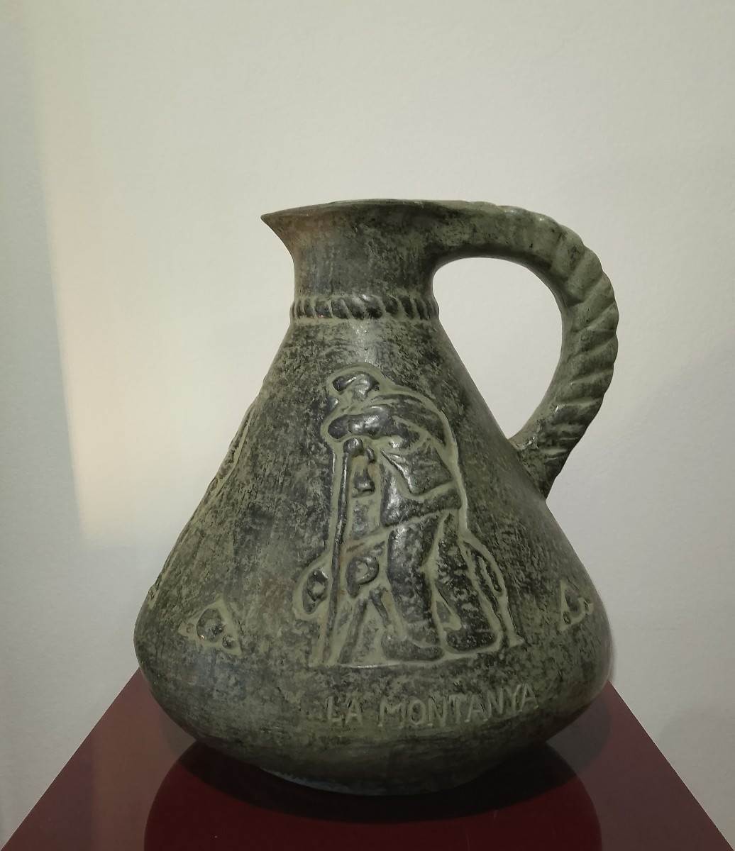 Pichet en céramique de Gustave Violet.