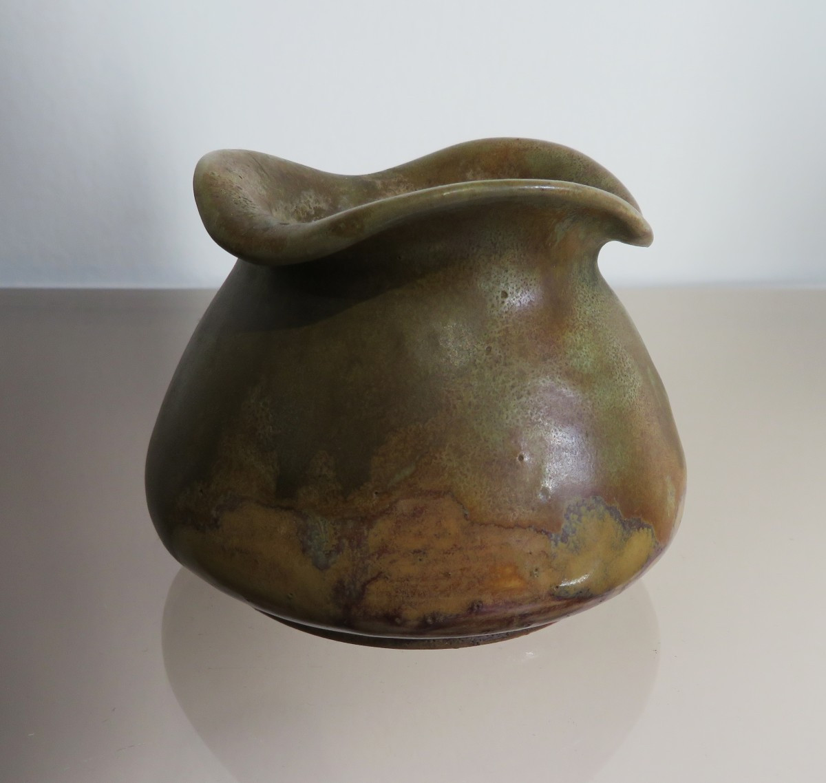 Petit vase Art Nouveau en grès flammé.