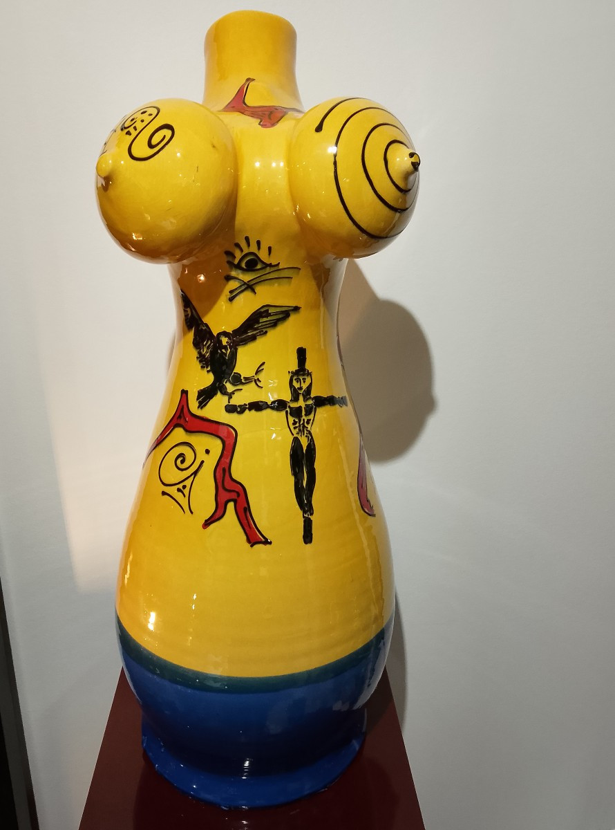 Large Anthropomorphic Vase Depicting A Woman.-photo-2