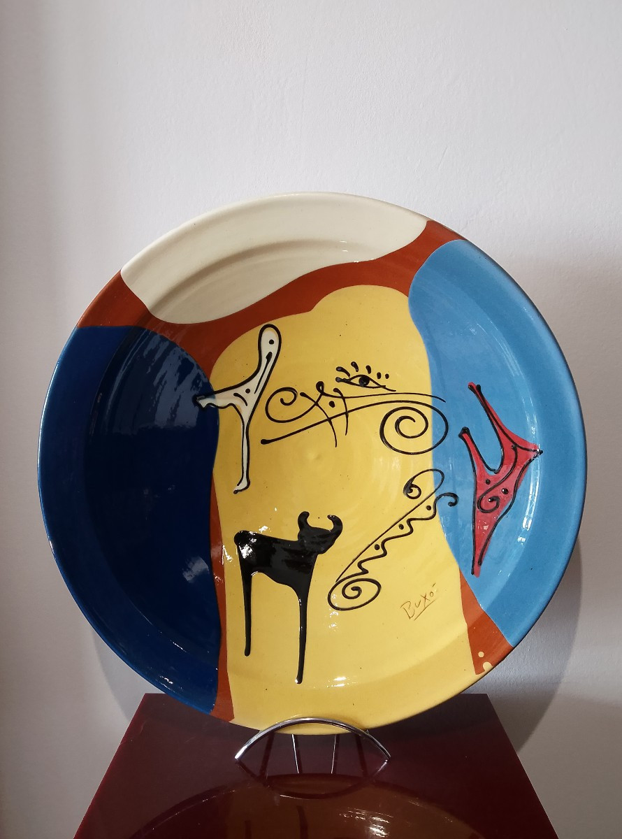 Large Round Ceramic Dish.-photo-4