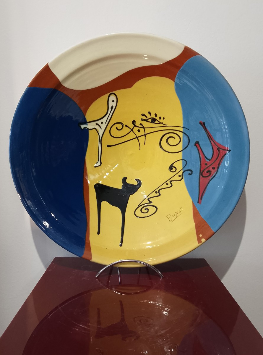 Grand plat rond en céramique.