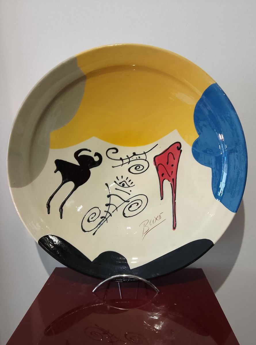 Grand plat rond en céramique.