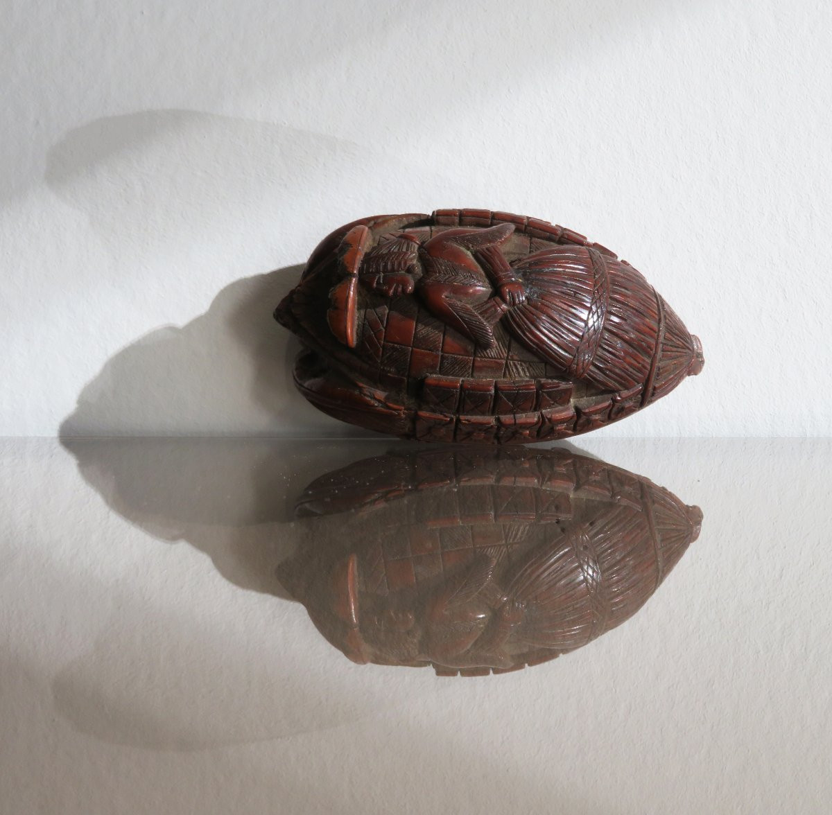 Snuffbox With Sculpted Relief Decoration.-photo-1