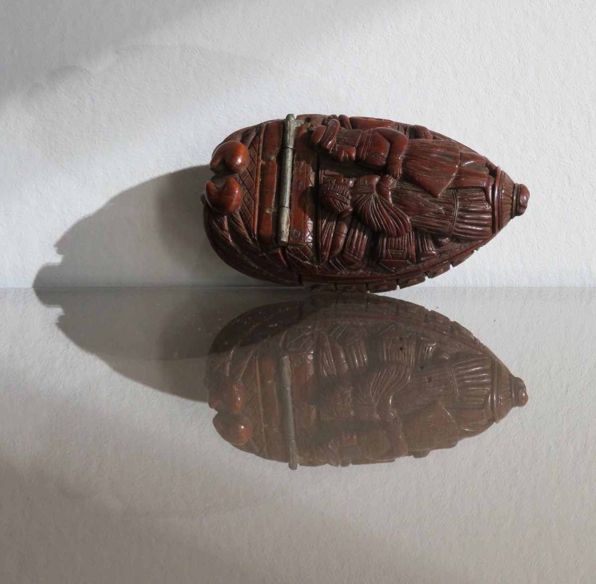 Snuffbox With Sculpted Relief Decoration.-photo-2