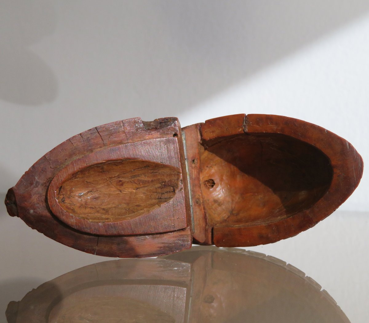 Snuffbox With Sculpted Relief Decoration.-photo-3