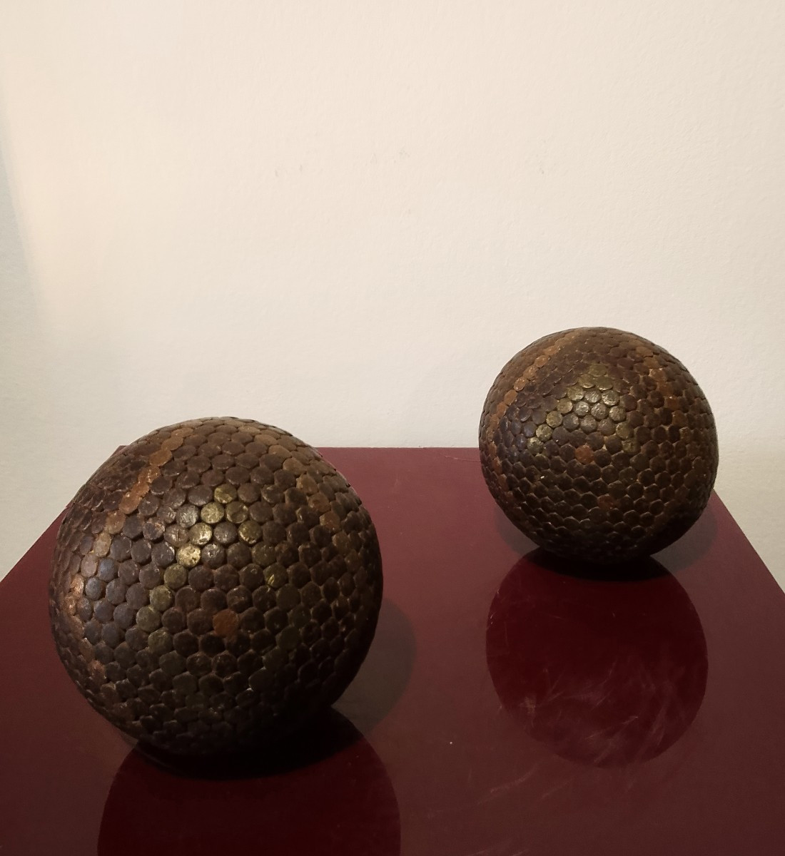 Paire de boules de jeu lyonnais.